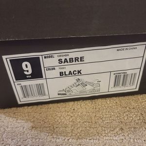 GLOBE men's size 9 skate shoes new in box